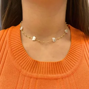 CHOKER BOLINHAS E BORBOLETAS EM PÉROLAS