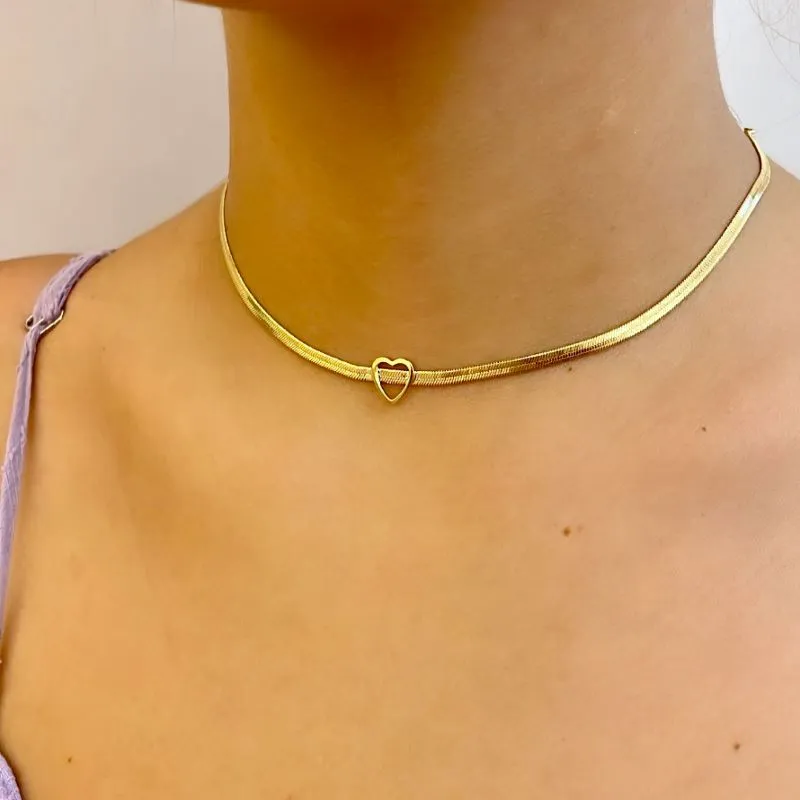 CHOKER FILETE COM PINGENTE CORAÇÃO PEQUENO VAZADO