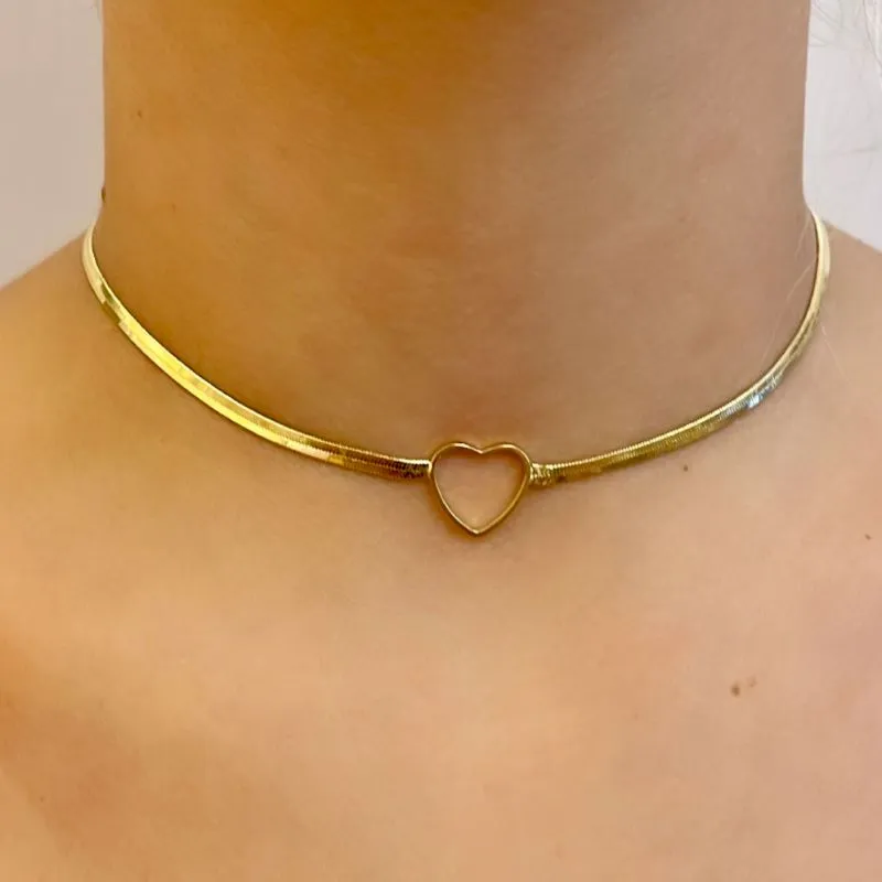 CHOKER FILETE CORAÇÃO GRANDE VAZADO