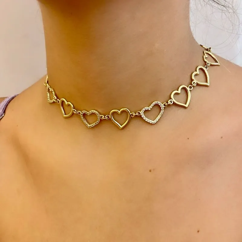 CHOKER CORAÇÕES UNIDOS LISOS E CRAVEJADOS