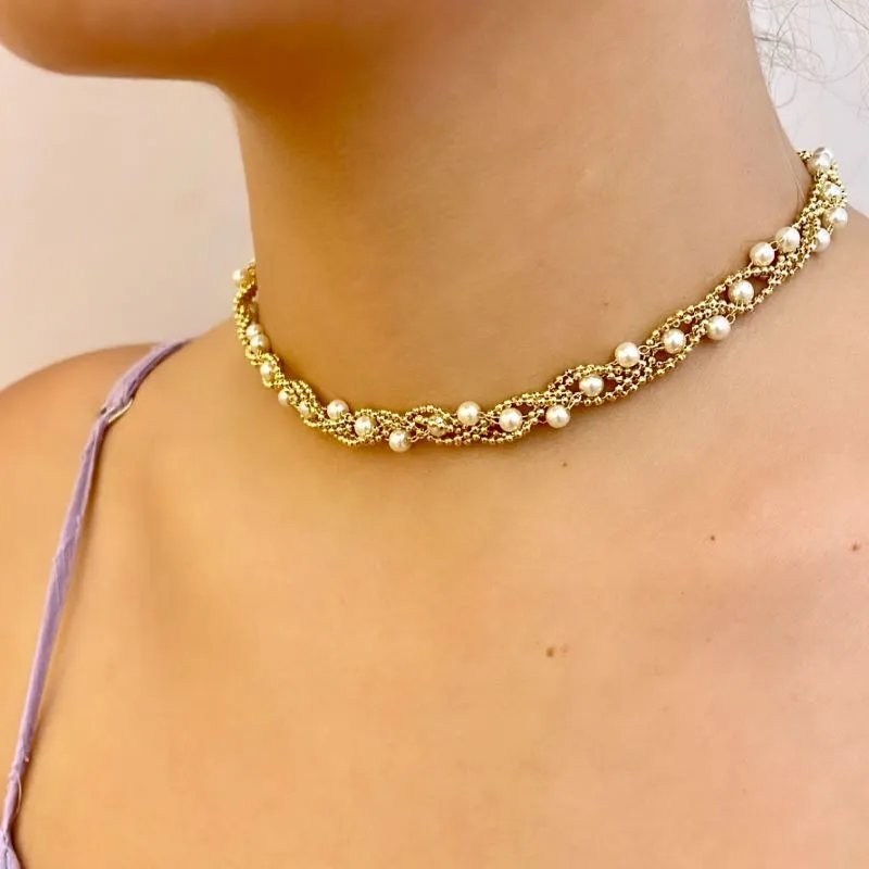 CHOKER PÉROLAS E CORRENTES DE BOLINHAS ENTRELAÇADAS