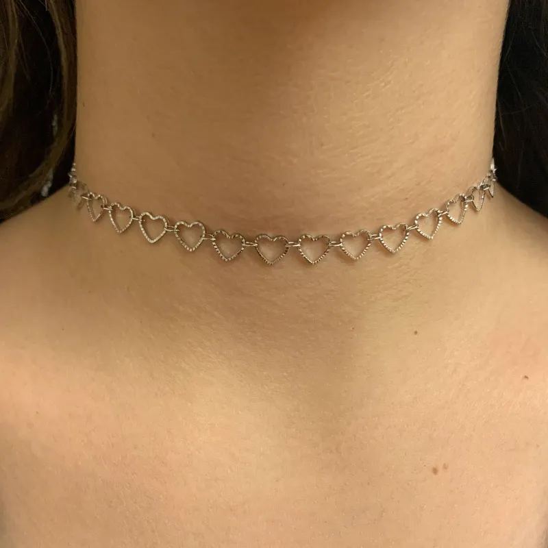 CHOKER CORAÇÕES UNIDOS VAZADOS E DIAMANTADOS