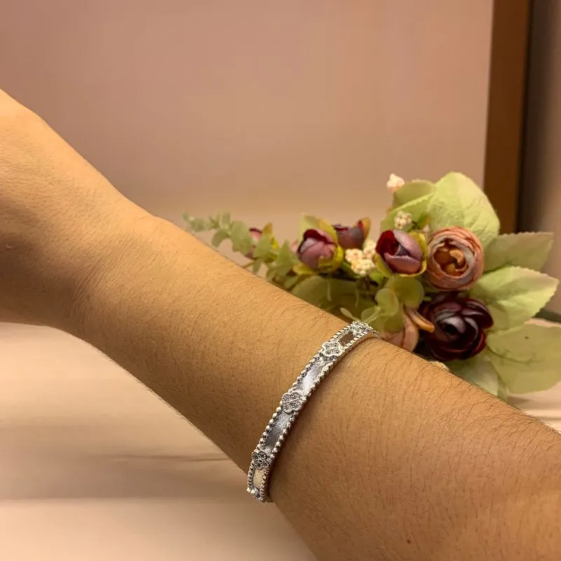 BRACELETE TREVOS CRAVEJADOS INSPIRAÇÃO VAN CLEEF